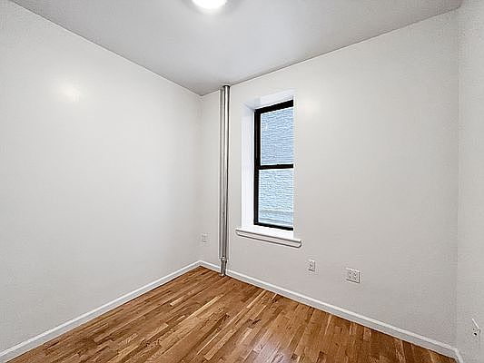 3rd image of 528 W 152nd St #5