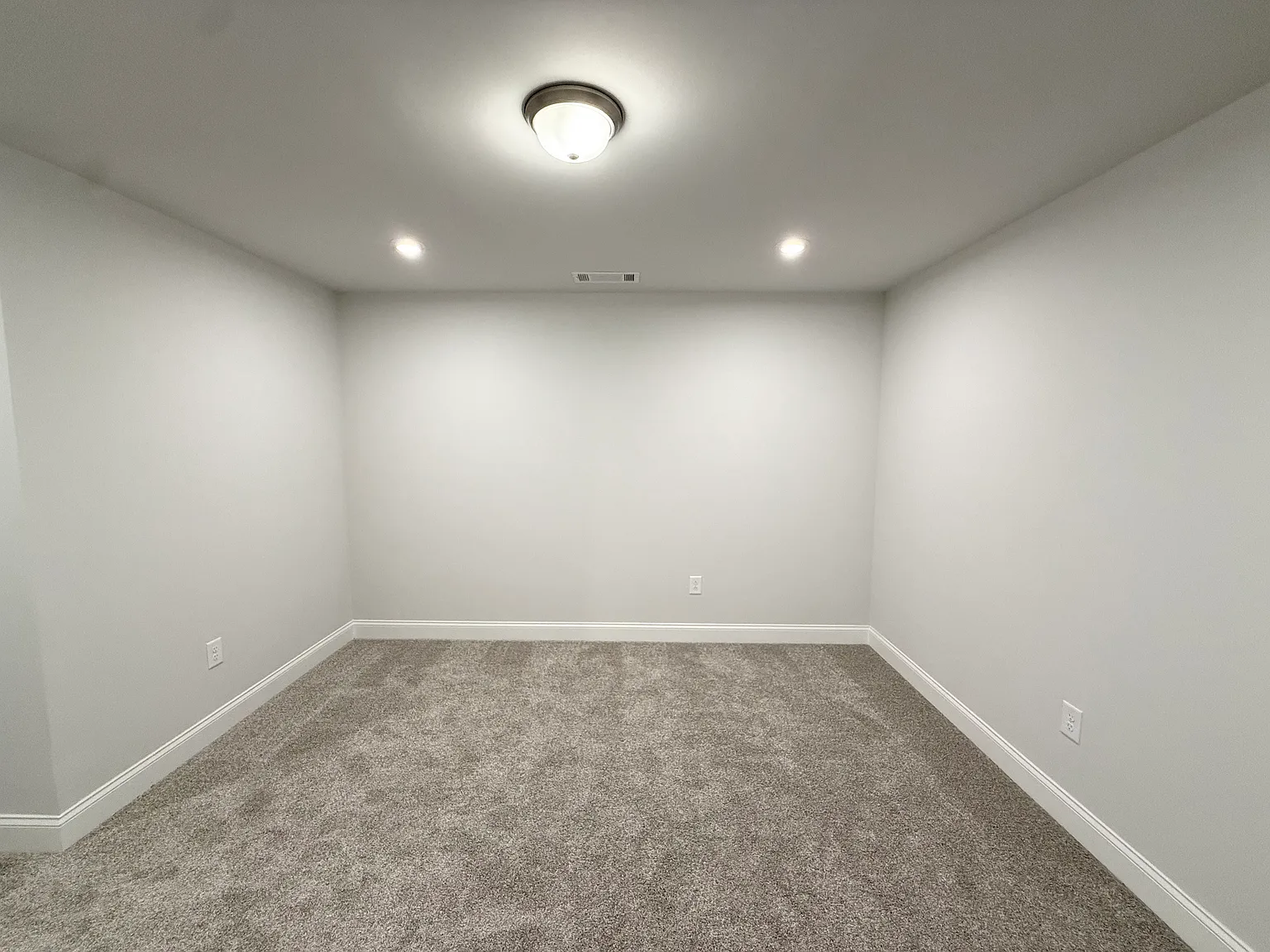 3 bed, 2.5 bath, 2035 sqft, $2,600 — Photo 3