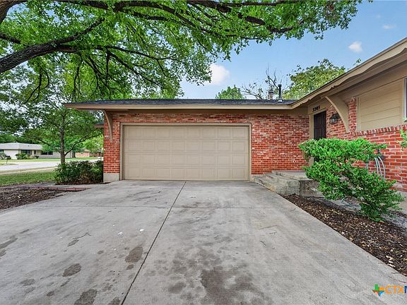 3rd image of 3205 El Capitan Dr