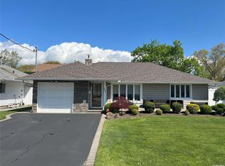 553 Derby Dr S, Oceanside, NY 11572