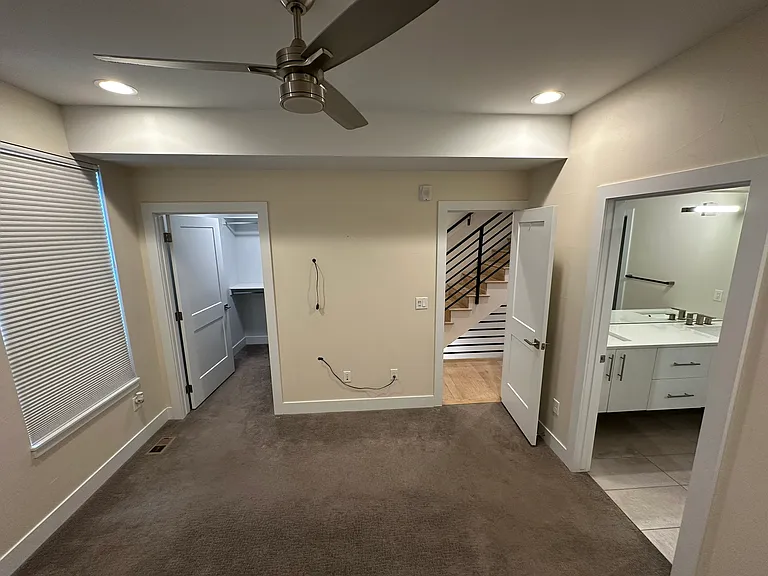 1716 Hooker St — Photo 10
