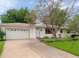 2046 Carnelian Ln, Eagan, MN 55122