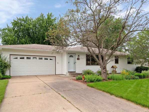 2046 Carnelian Ln, Eagan, MN 55122