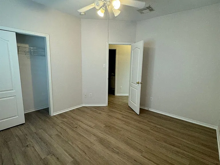 2620 Century Park Blvd — Photo 13