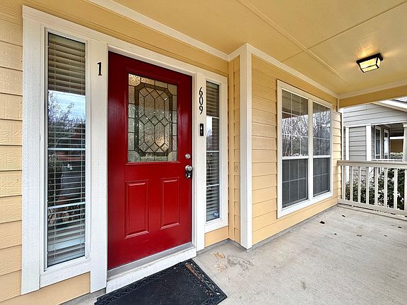 4th image of 609 N Cascades Ave APT 1