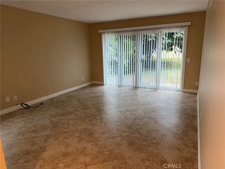 511 Mariposa Ave — Photo 4