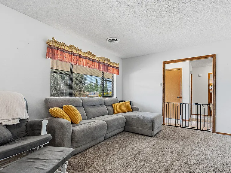 3027 Los Robles — Photo 21