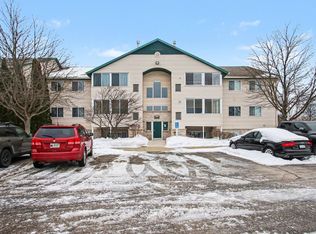 5869 Crosswinds Dr UNIT 11, Norton Shores, MI 49444