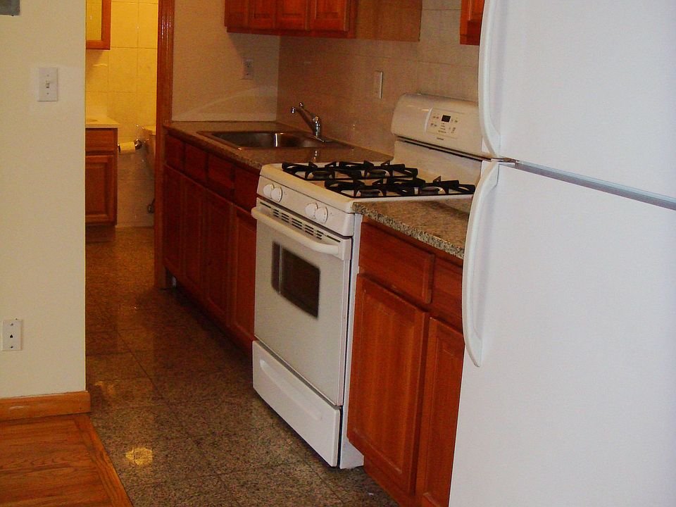 1st image of 2668 30th St #4F