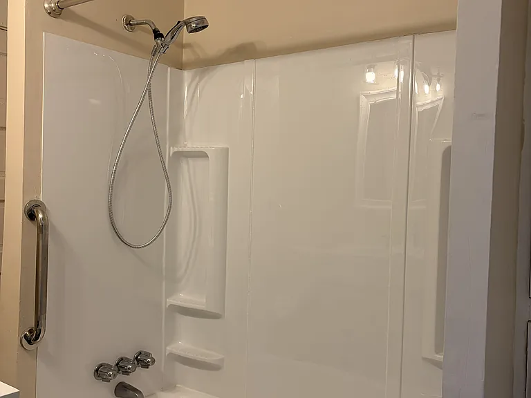 1412 Miami Ct NE — Photo 11