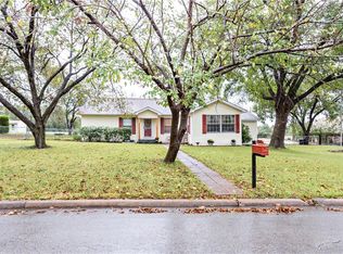 711 W Baldridge St, Ennis, TX 75119