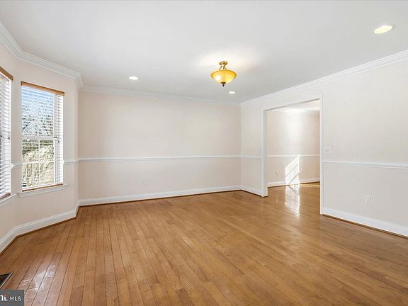 5th image of 707 Trenary Cir
