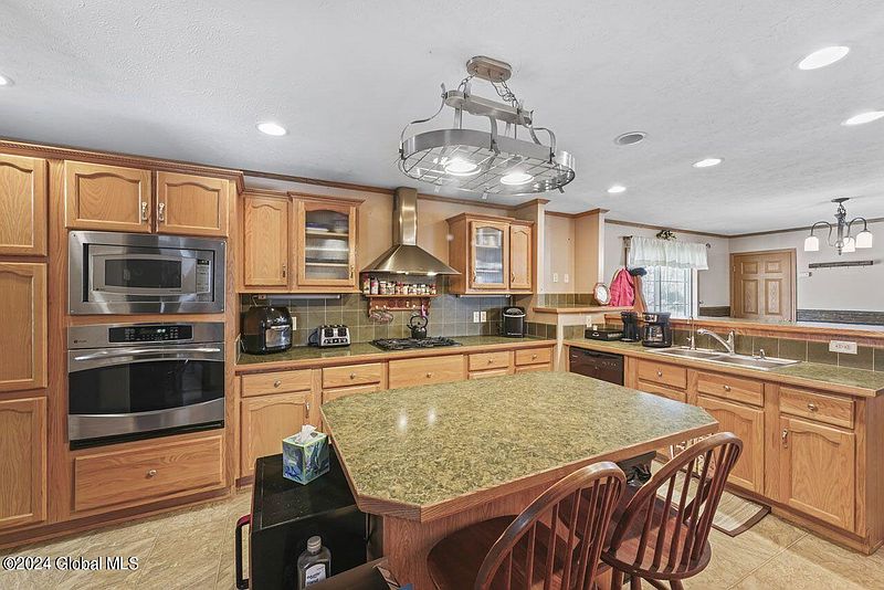 4th image of 2306 Coach Road