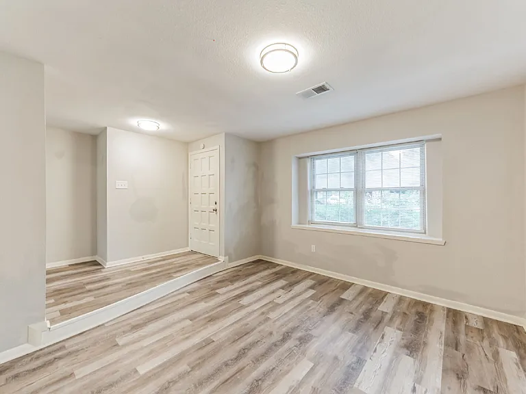 700 Meadowglen Dr — Photo 22