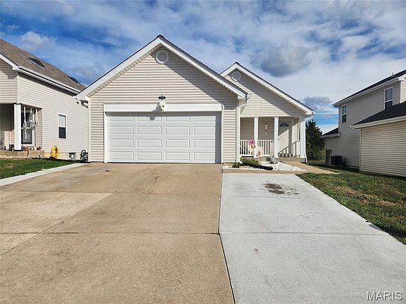 2nd image of 184 Autumn Oaks Dr