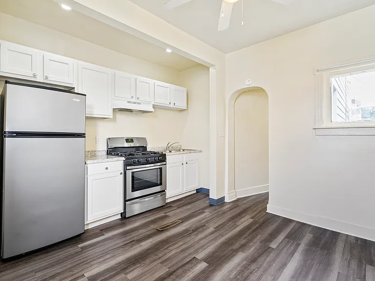 814 Summit St #1 — Photo 7