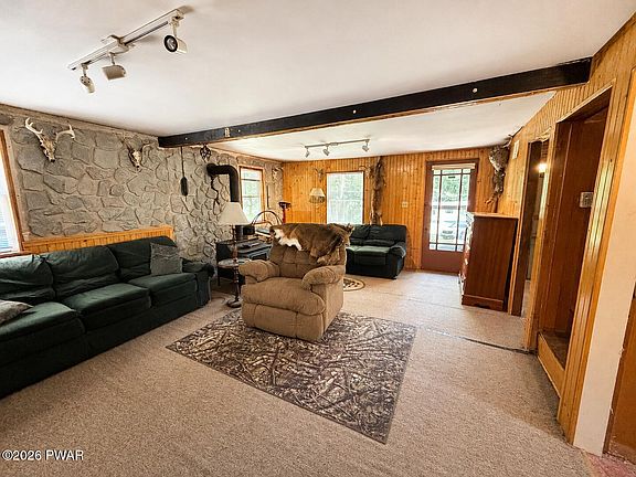 3rd image of 110 Blooming Grove Ln