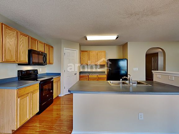 3rd image of 1016 Naylor Rd