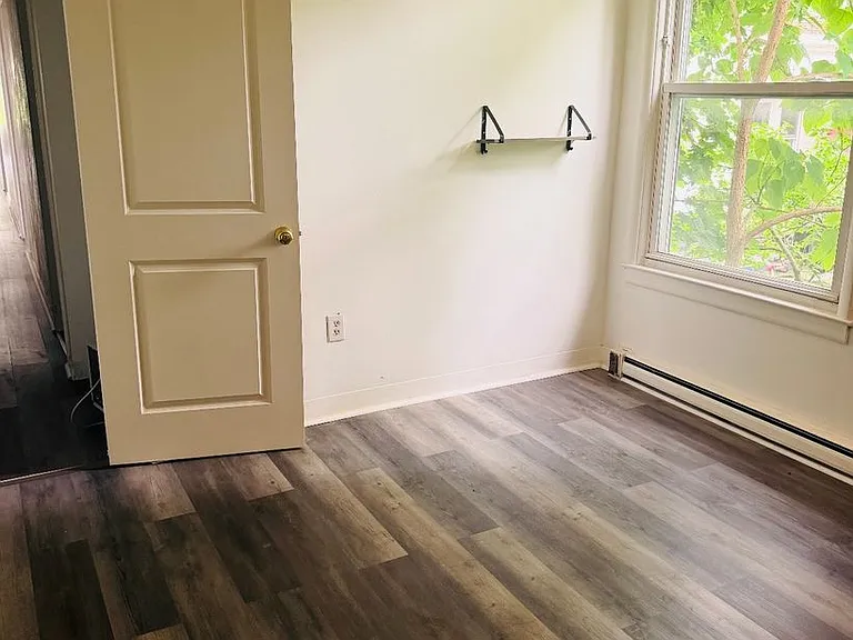 913 Nott St — Photo 12