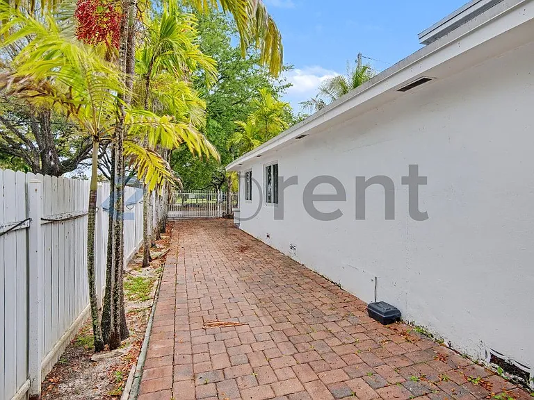 5210 NW 5th Ave — Photo 23