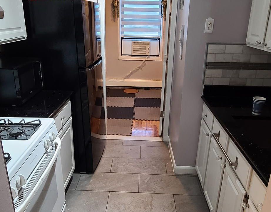 1st image of 1010 Stadium Ave #4