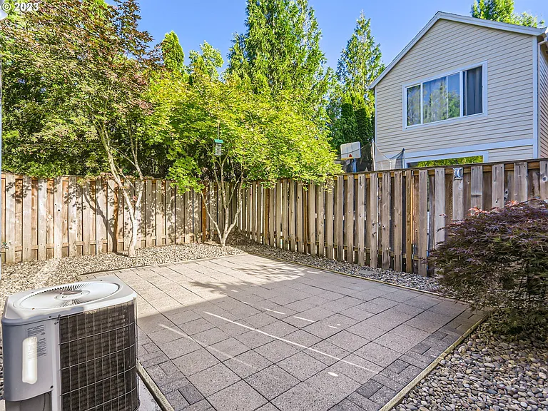 1111 SE Tamango St — Photo 6