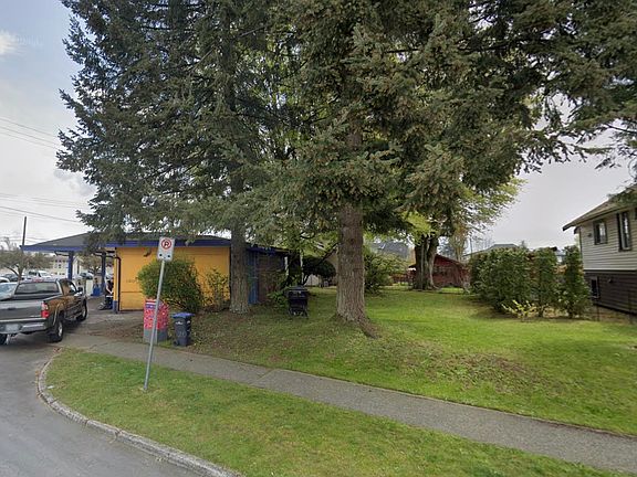 5th image of 916 8th St