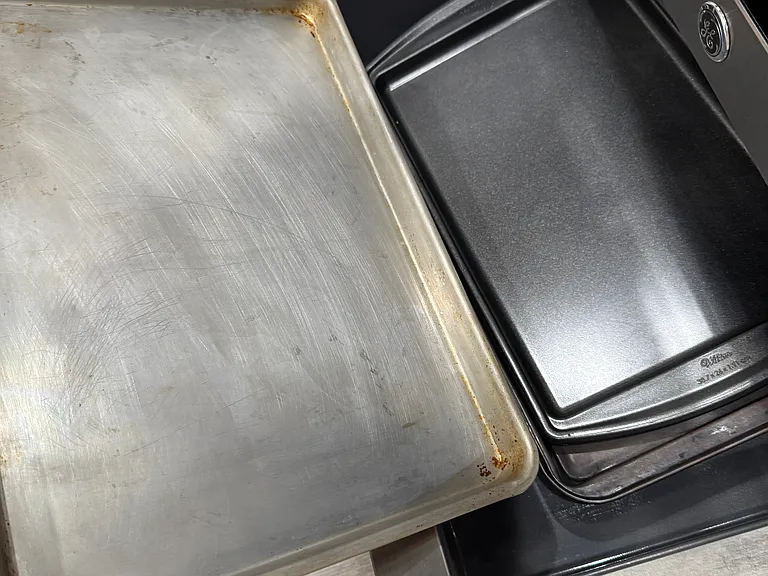 Kitchen - baking trays, etc.