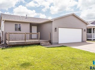 820 S Tanglewood Ave, Sioux Falls, SD 57106