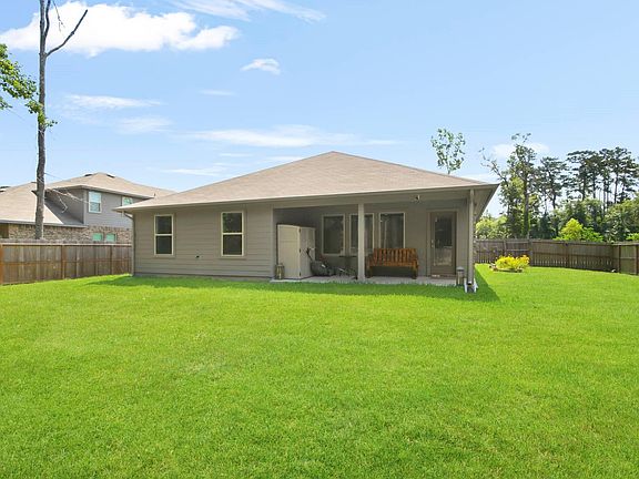 3rd image of 903 Forest View