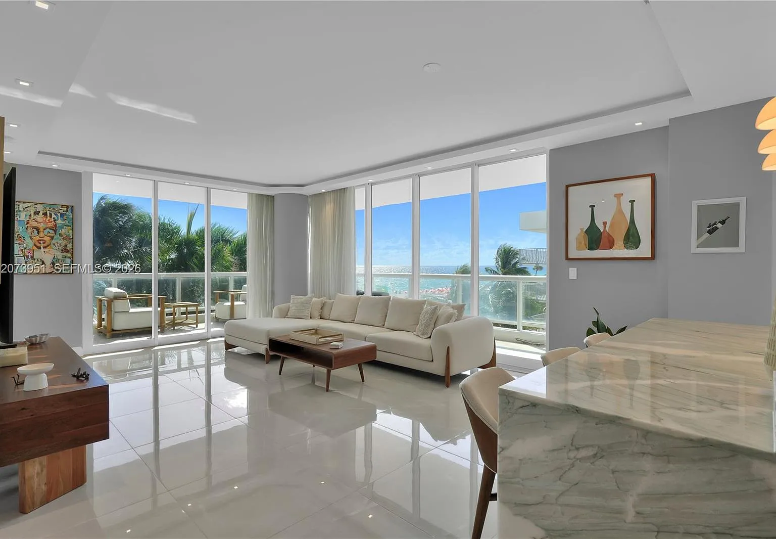 La Tour Condo — Photo 1