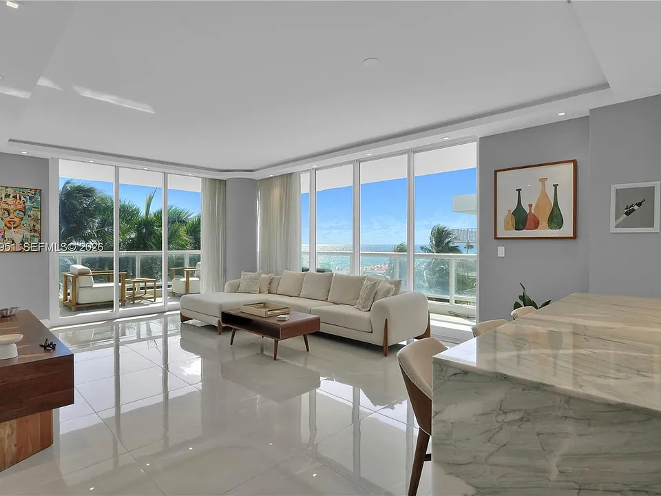 4201 Collins Ave #401