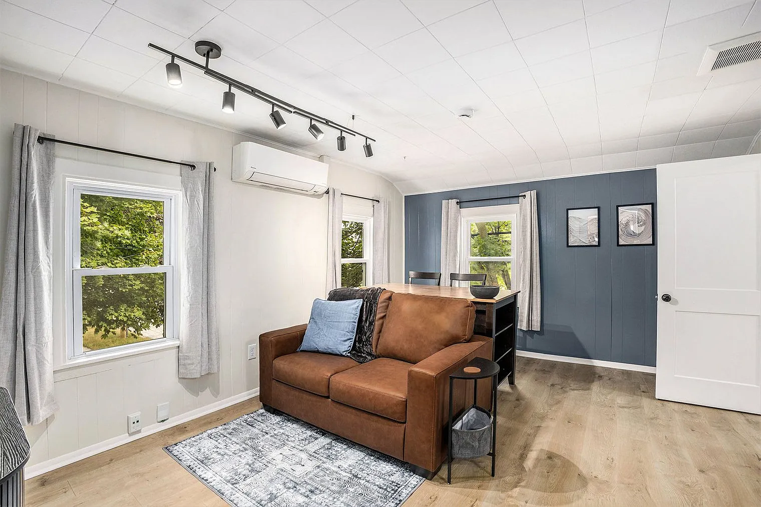 1 bed, 1.0 bath, 398 sqft, $2,288 — Photo 2