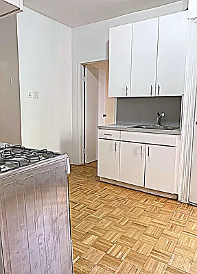 Rented by City Connections Realty | media 26