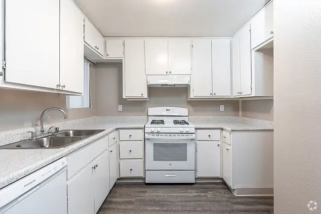 Magnolia Apartments — Photo 18