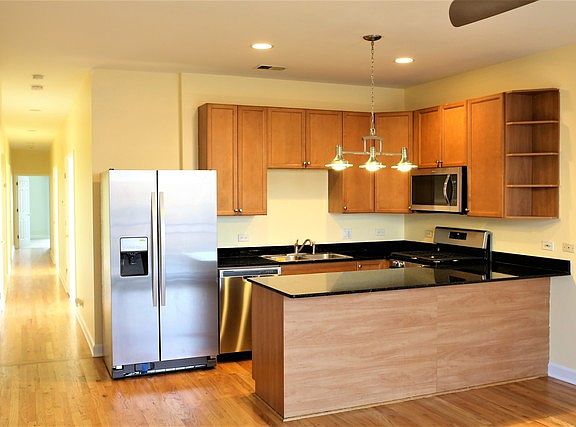 2nd image of 2743 W Congress Pkwy #2