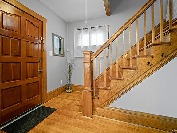 2nd image of 542 Woodlawn Ave