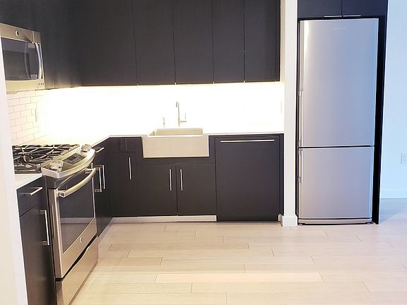 3rd image of 535 W 43rd St S #12E