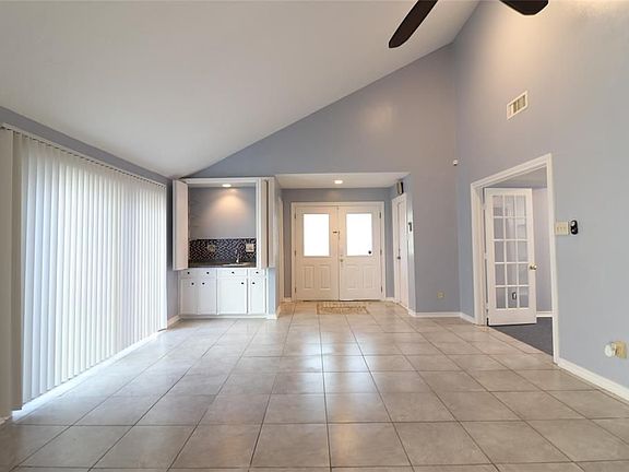 4th image of 806 Chateau Pl