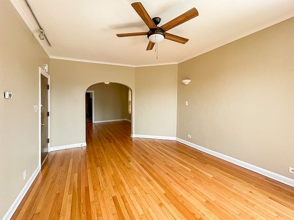 3rd image of 1436 W Montrose Ave #2
