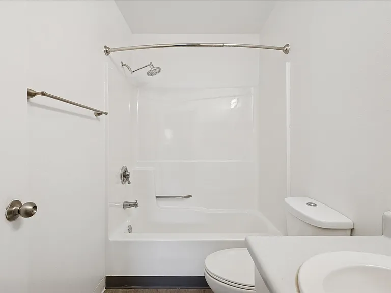 Parchment Point Townhomes — Photo 10