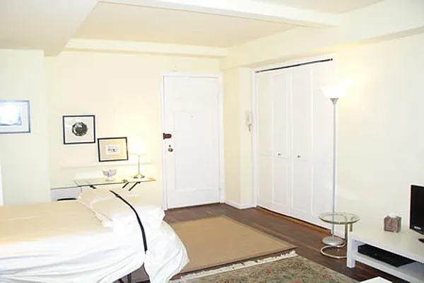 Sold by Steven Corcoran Real Estate | media 8