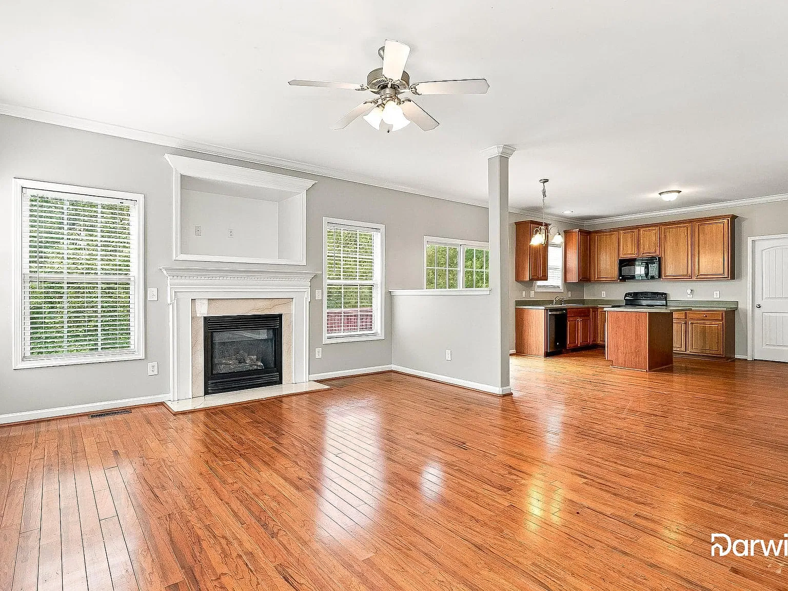4 bed, 2.5 bath, 2266 sqft, $2,070 — Photo 4