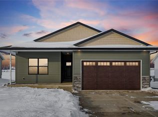 827 Indigo Dr, Palo, IA 52324