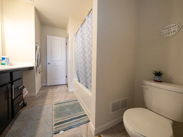 5595 Queensland Ln N — Photo 28