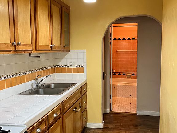 4th image of 635 N Orange Dr APT 10