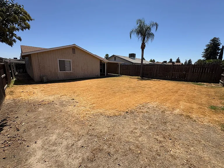 869 Belmont St — Photo 29