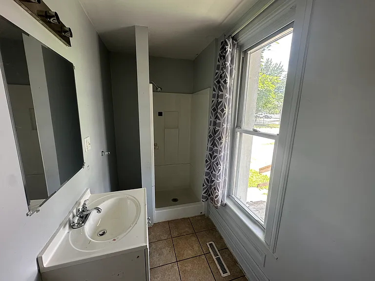 403 State St #B — Photo 6