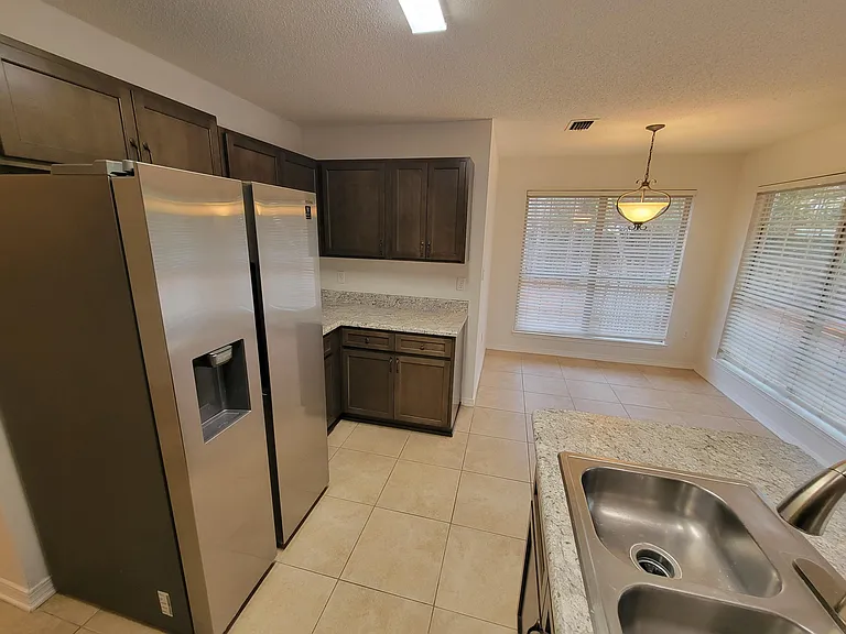 2405 Hemlock Dr — Photo 10