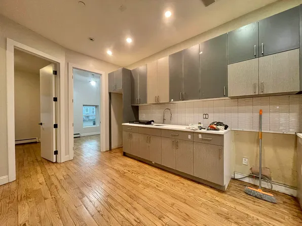 433 Pulaski Street image 4 of 9